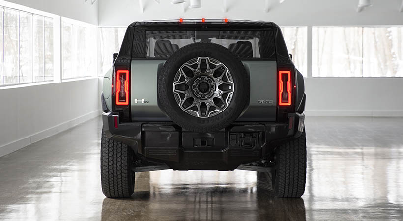 Este nuevo modelo eléctrico rescata muchos de los detalles del Hummer original. Foto: GMC