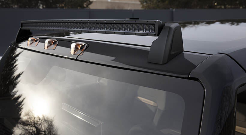 En la parte superior encontramos un conjunto de luces ideal para aventuras off-road. Foto: GMC