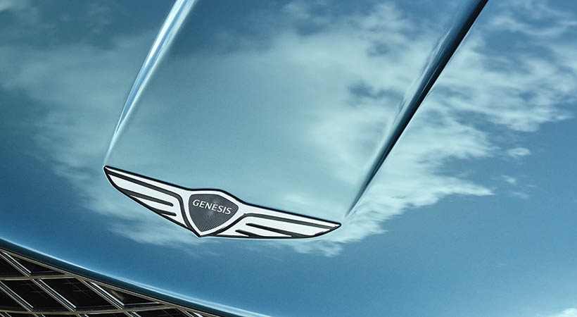 Sobre el capó se encuentra el logotipo de la marca. Foto: Genesis