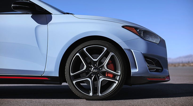 Los rines del Hyundai Veloster N 2021 son de 19 pulgadas, con neumáticos (Summer tires) de alto desempeño. Foto: Hyundai