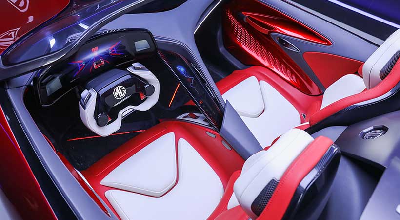 El volante cuenta con diseño tipo avión. Foto: MG