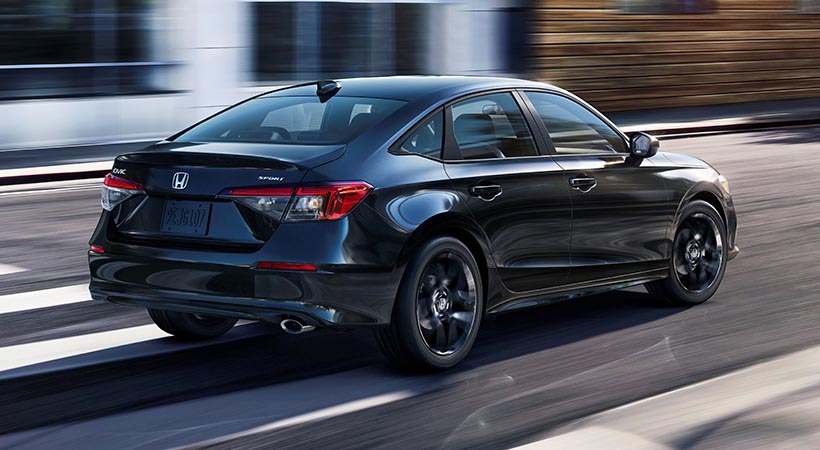 La trasera apuesta por calaveras afiladas y con iluminación de LED, fuertemente inspiradas en su hermano mayor, el Accord. Foto: Honda