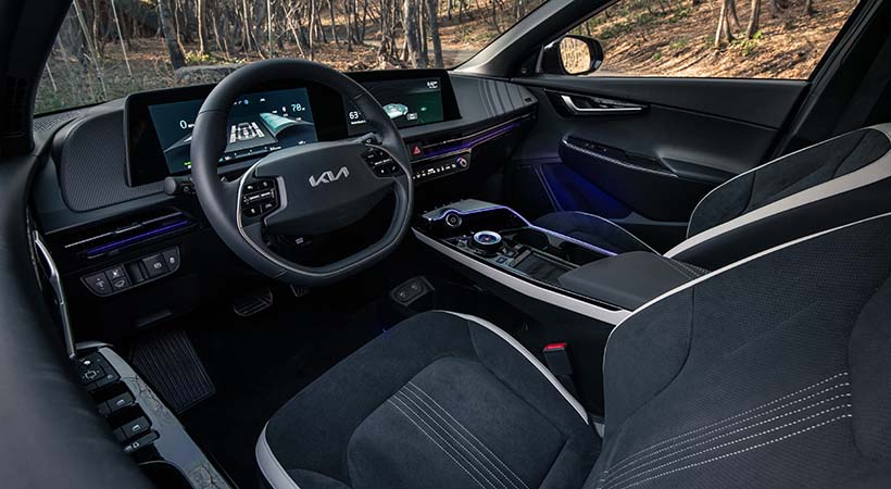 El interior cuenta con múltiples elementos de tecnología. Foto: Kia
