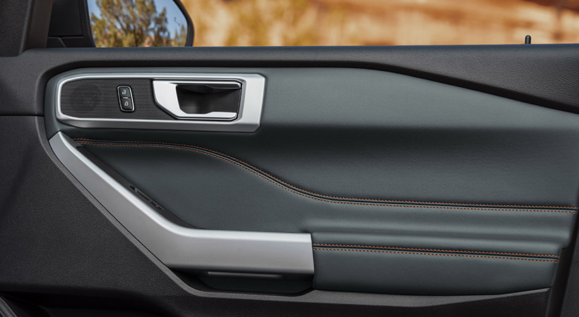 En el interior encontramos detalles en color aluminio. Foto: Ford