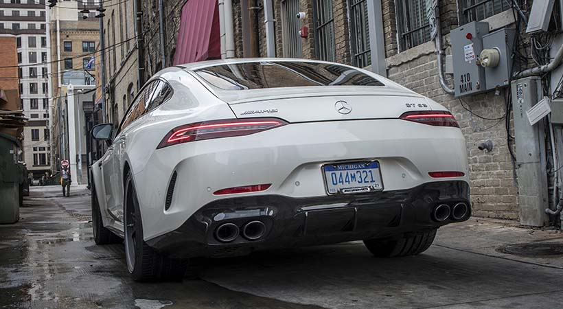 La arte posterior cae de forma elegante y se conjuga con los conjuntos ópticos con iluminación LED. Foto: Mercedes-Benz