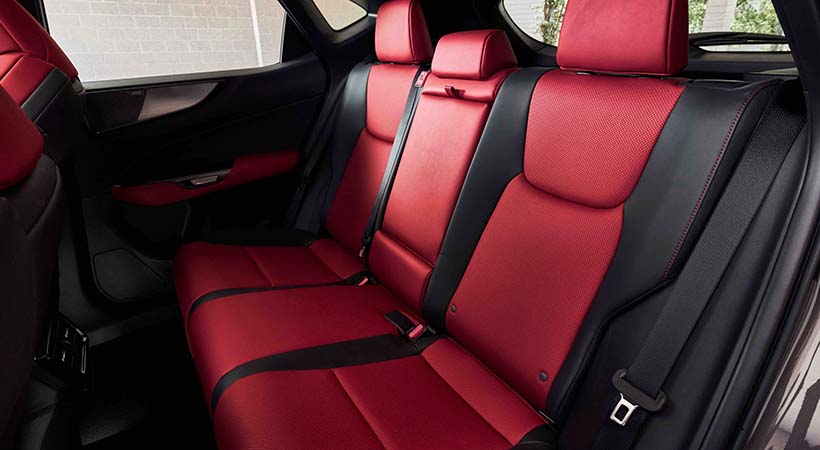 De acuerdo con la firma japonesa, la sección posterior cuenta con mayor espacio para los pasajeros. Foto: Lexus