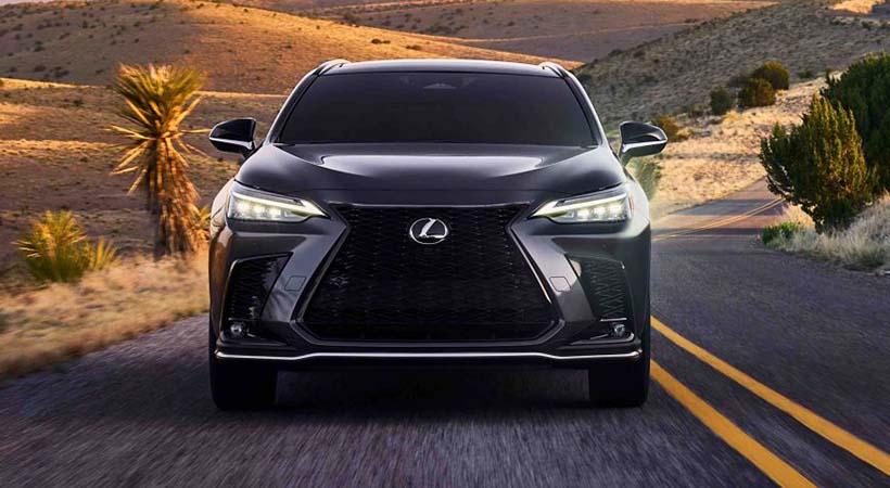 Al frente destaca la nueva parrilla y los estilizados conjutos ópticos. Foto: Lexus