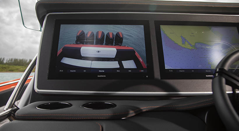 El tablero de instrumentos cuenta con pantallas Garmin. Foto: Mercedes-AMG