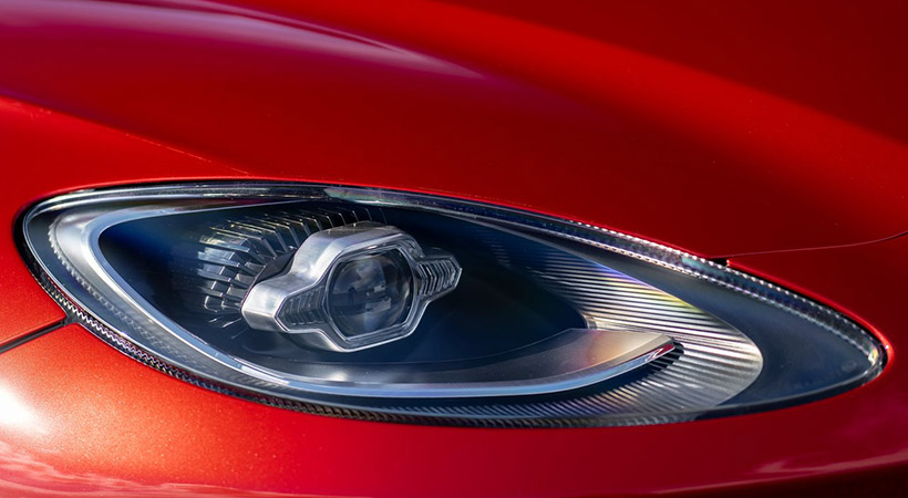 Los conjuntos ópticos cuentan con iluminación LED. Foto: Aston Martin 