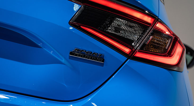 En la sección posterior destaca la tapa del maletero, así como el nuevo diseño de los conjuntos ópticos. Foto: Nicholas Colt