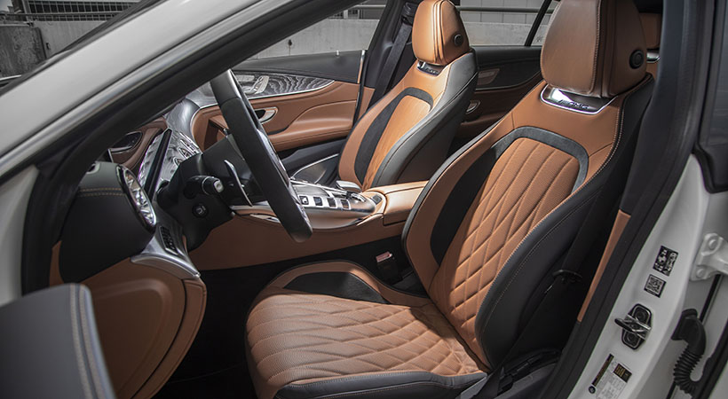 Los asientos son cómodos, con soporte lateral y diversos ajustes posibles. Foto: Mercedes-Benz