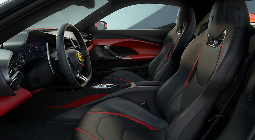 A pesar de ser un superdeportivo, la cabina del auto no derrama deportividad, sino es más sobria aunque enfocada en el conductor. Foto: Ferrari