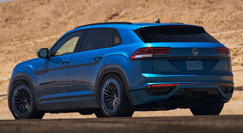 Detalles en negro resaltan la deportividad en conjunto con enormes rines de 22 pulgadas así como partes de ABT, Yokohama y Tarox. Foto: Volkswagen