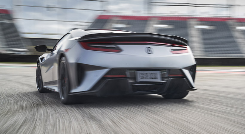 Gracias al techo de fibra de carbono el centro de gravedad es más bajo. Foto: Acura