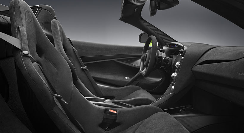 La meta de ser lo más liviano posible es notable también dentro del auto, donde no encontrarás ni estéreo ni aire acondicionado. Foto: McLaren