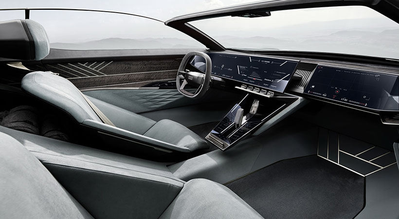 En el modo deportivo de distancia entre ejes corta, aparecen el volante y los pedales, con una parte del tablero moviéndose hacia el conductor junto con la consola central creando una cabina. Foto: Audi