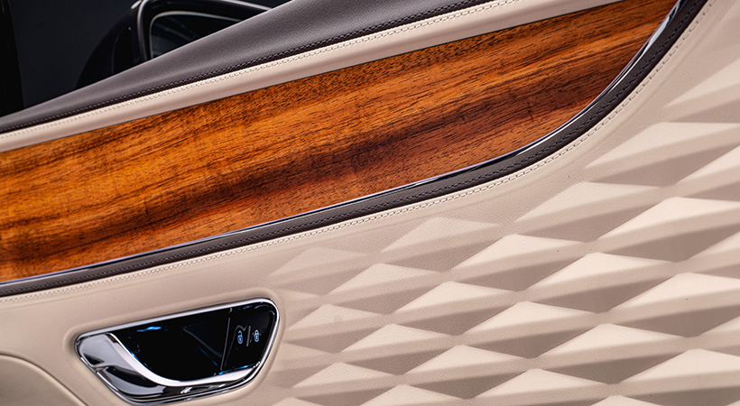 Basándose en su estrategia Beyond100, Bentley equipó al nuevo Odyssean Edition con interiores altamente sustentables. Foto: Bentley