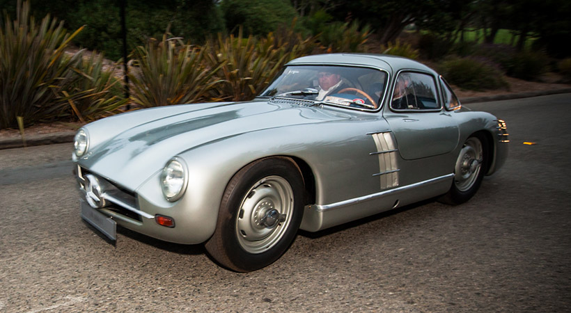 Mercedes-Benz Gullwing en la ruta de Pebble Beach. Foto: Mercedes-Benz