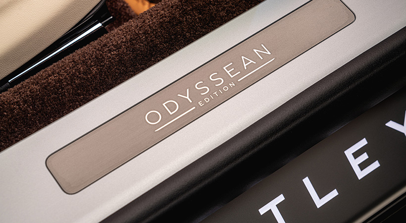 La tecnología se hace presente en este modelo a través de una serie de amenidades disponibles para el cliente, que incluyen iluminación LED de bienvenida. Foto: Bentley