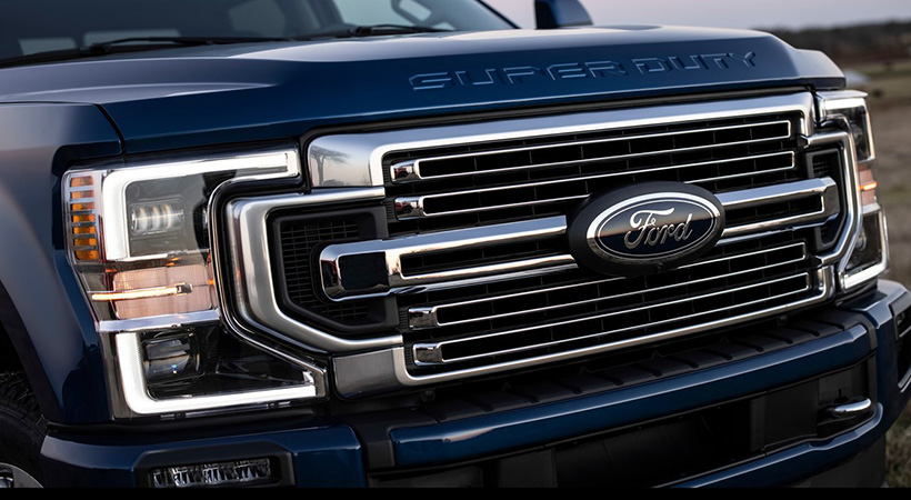 La nueva F-350 cuenta con luces en forma de D con tecnología LED y  parrilla cromada. Foto: Ford