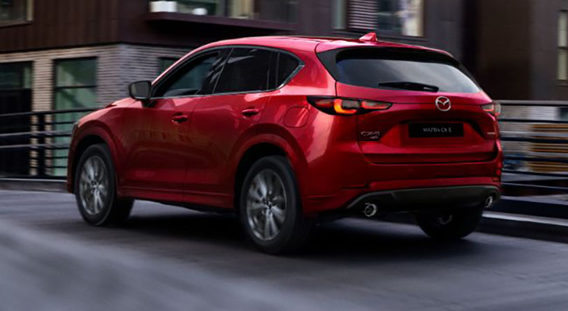 En la parte trasera, los cambios se limitan a las luces traseras LED más delgadas y un nuevo diseño para la defensa. Foto: Mazda