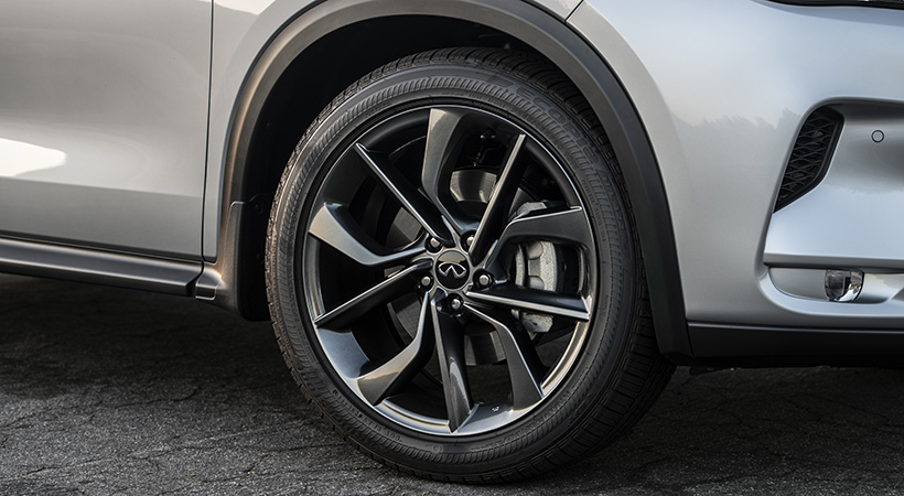 Algunos modelos cuentan con rines en tono oscuro para un look más deportivo. Foto: Infiniti