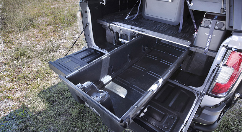 En la sección posterior encontramos múltiples espacios de almacenaje. Foto: GMC