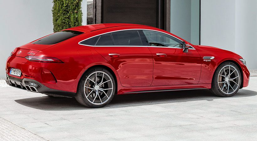 El Mercedes-AMG GT 63 S E Performance se diferencia con pequeños detalles como la compuerta del cargador eléctrico y toques negros en la parrilla. Foto: Mercedes-Benz