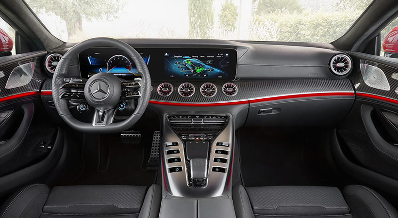 El interior del auto cuenta con cambios sutiles, con información sobre el flujo de energía del auto que también pueden ver los pasajeros de la parte trasera. Foto: Mercedes-Benz