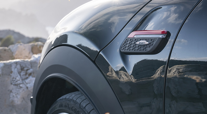 El MINI John Cooper Works 2021 no es para todo el mundo, ni en precio ni diseño. Foto: MINI