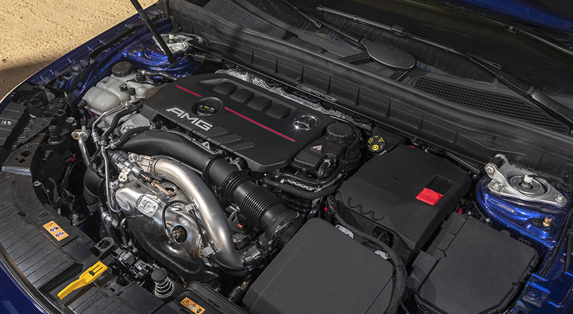 Incorpora un motor turbocargado de 2.0 litros y cuatro cilindros que entrega 320 hp y 295 lb-pie de torque. Foto: Mercedes-AMG