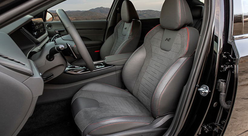 En el interior, la cabina tiene una mezcla de cuero Nappa y gamuza de microfibra Dinamica. Foto: Hyundai