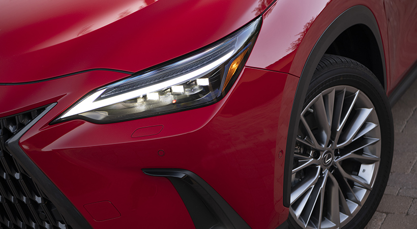 Al frente destacan los conjuntos ópticos de diseño estilizado. Foto: Lexus