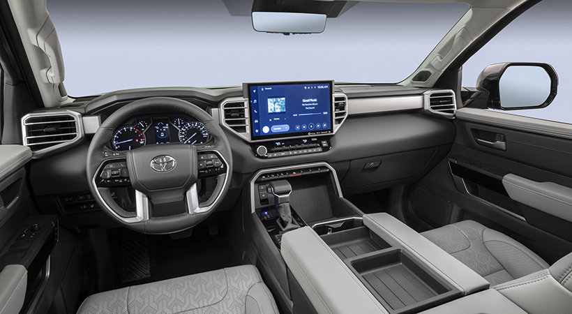 El interior es amplio y destaca su enorme pantalla de infotenimiento. Foto: Toyota