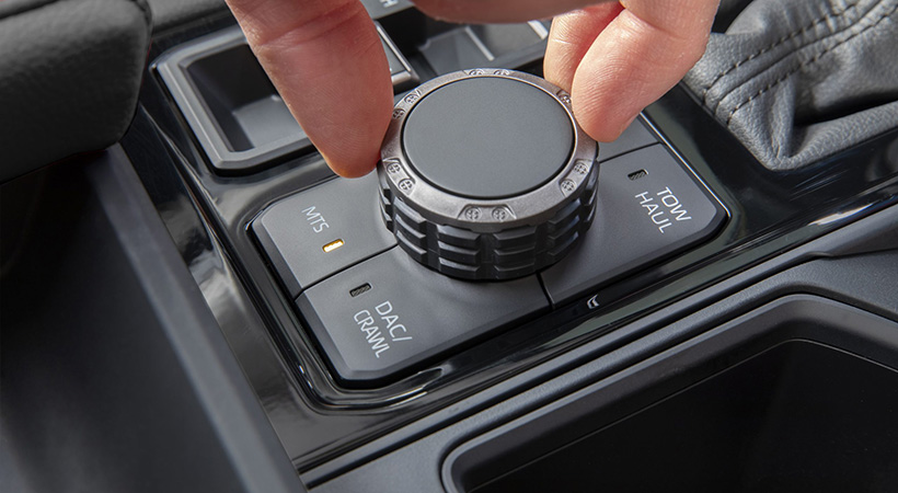 Cuenta con selector de marcha para adecuarse al camino. Foto: Toyota