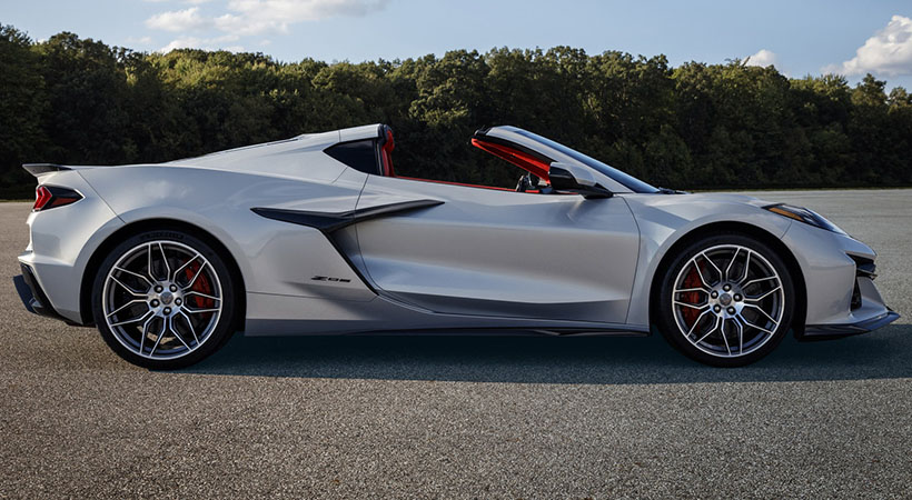 El Z06 está disponible tanto en versión de techo cerrado como descapotable para disfrutar del desempeño al aire libre. Foto: Chevrolet