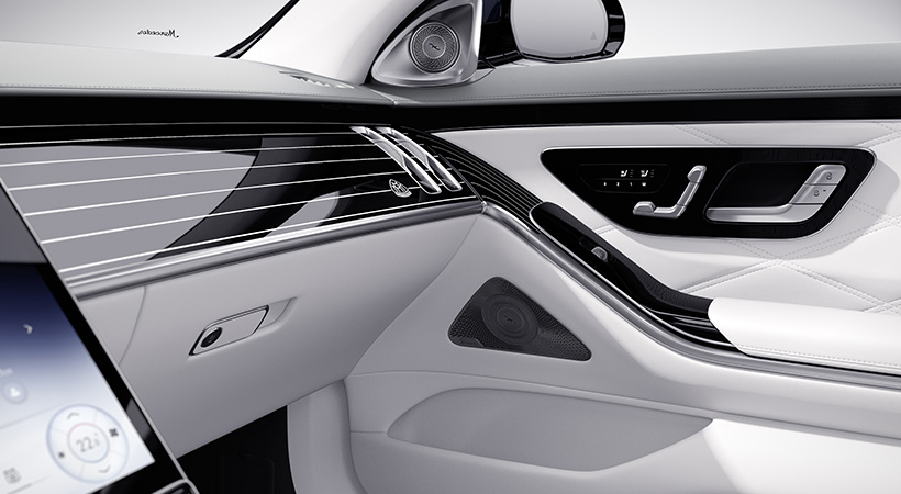 En el interior se encuentra una exclusiva tapicería de cuero en colores Crystal White y Silver Grey Pearl. Foto: Maybach