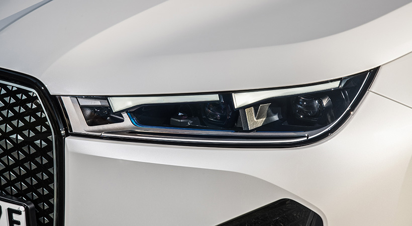 BMW iX 2022 incorpora iluminación láser en las unidades principales. Foto: BMW
