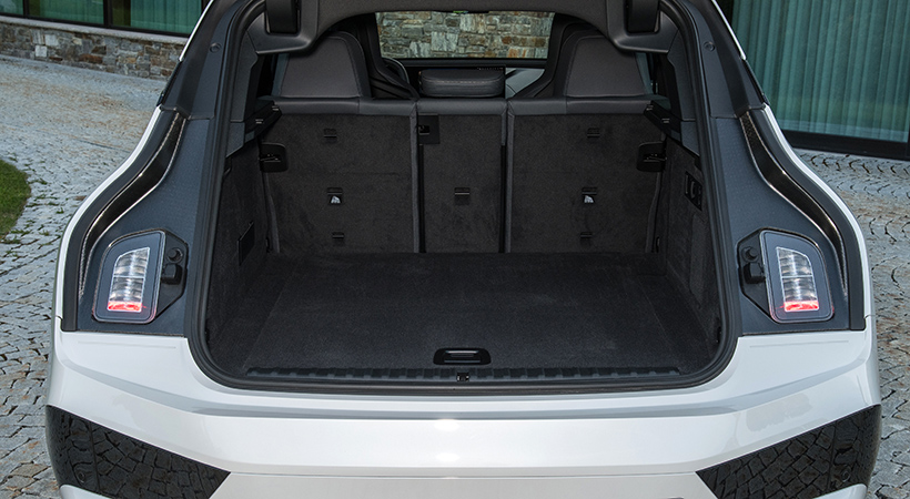 El espacio de almacenaje es amplio en la sección posterior. Foto: BMW