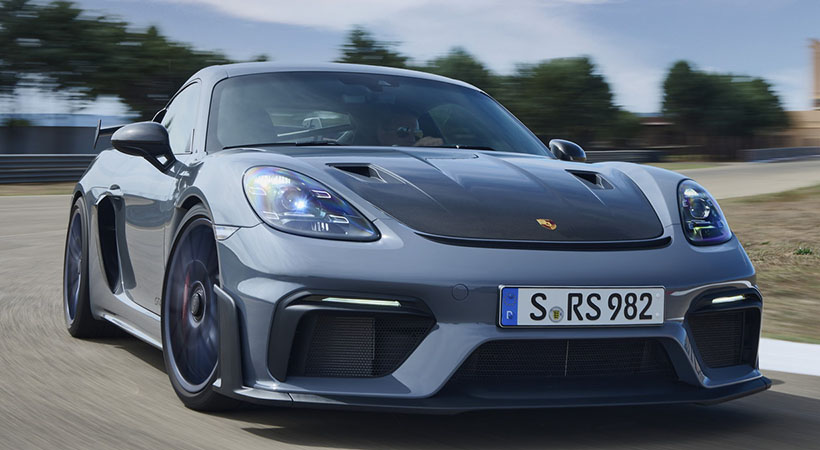 El nuevo Porsche 718 Cayman GT4 RS es la versión más extrema, deportiva, y rápida del Cayman, con aerodinámica del más alto nivel y un motor atmosférico. Foto: Porsche