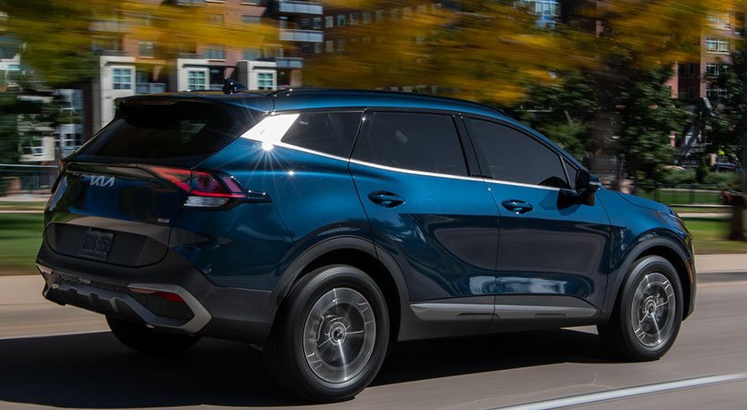 Gracias a una transmisión automática de seis velocidades y una batería de 1.9 kWh la Sportage Hybrid será capaz de remolcar hasta 2,000 libras. Foto: Kia
