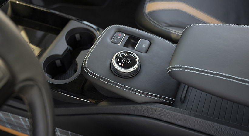 En la consola central se ubican los indicadores del nivel de carga de la batería. Foto: Ford