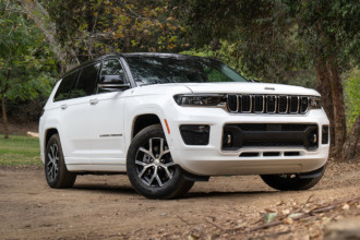 Jeep Grand Cherokee Overland L 2022, diversión y lujo ¡En tamaño familiar!