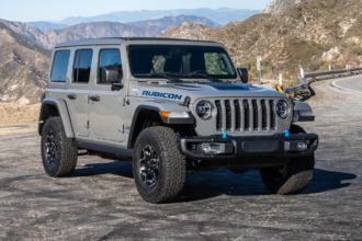 Jeep Wrangler Rubicon Unlimited 4xe 2021, poder híbrido para desafiar la montaña