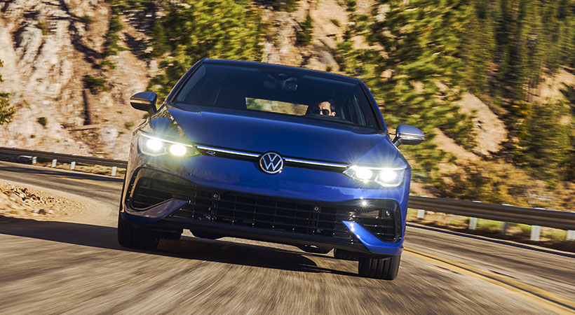 Este compacto alemán mantiene muy en alto los estándares de seguridad, potencia y manejo deportivo que las generaciones precedentes. Foto: Volkswagen 