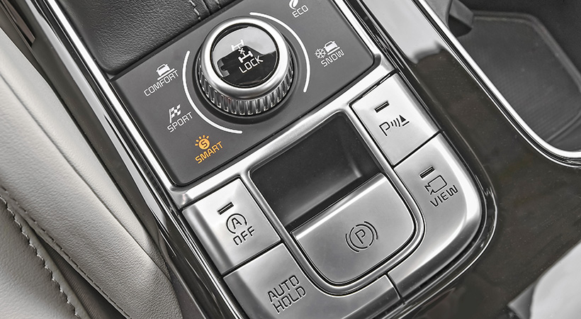 Desde la posición de manejo los controles son accesibles y están claramente identificados. Foto: Kia