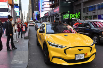 El primer taxi Mustang Mach-E llega a las calles de Nueva York