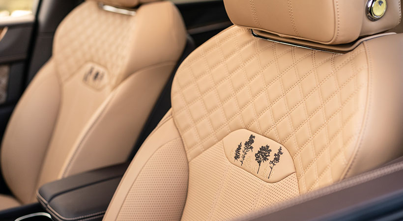 Cada ejemplar combina una serie de características a medida, como una escena de bosque bordada en los asientos de cuero. Foto: Bentley