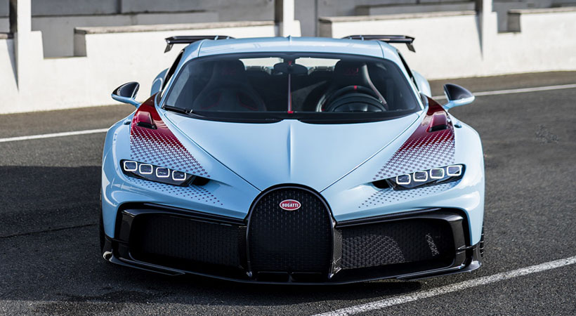 En el interior también resaltan los colores negro y rojo, así como el patrón EB que también está presente en el exterior. Foto: Bugatti