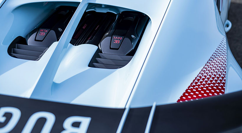 Lo que ves de rojo en los guardabarros es el patrón EB pintado a mano. Foto: Bugatti